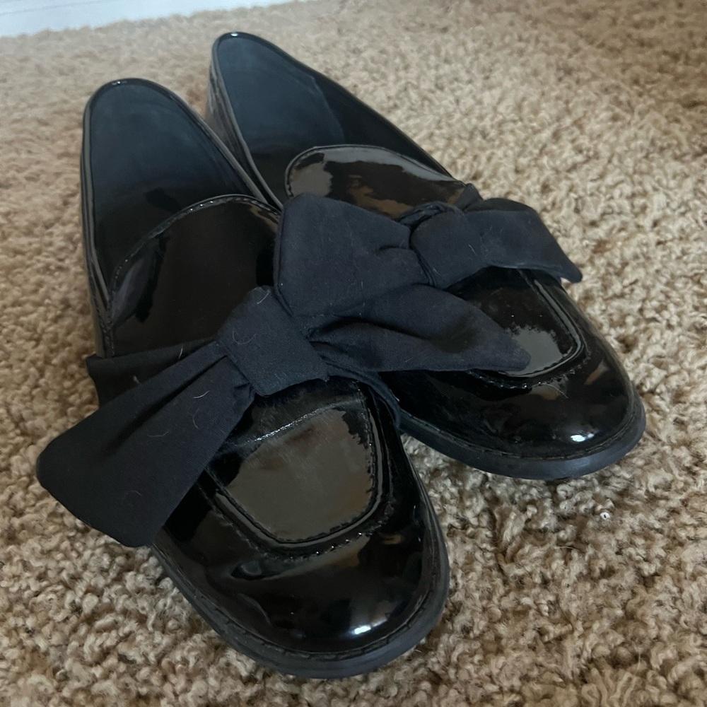 Forever 21 Black Loafers with Bow Size 9